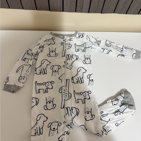 ❤️ BUNDLE 4/$20 Onesies Footies - Picture 2 of 3